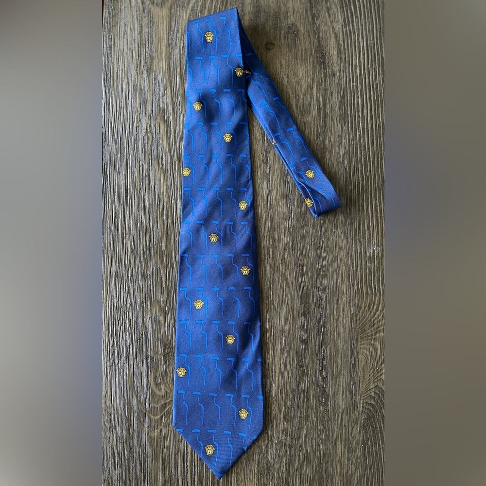 Gianni Versace VTG 90’s Medusa Head Blue Silk Men’s Tie!